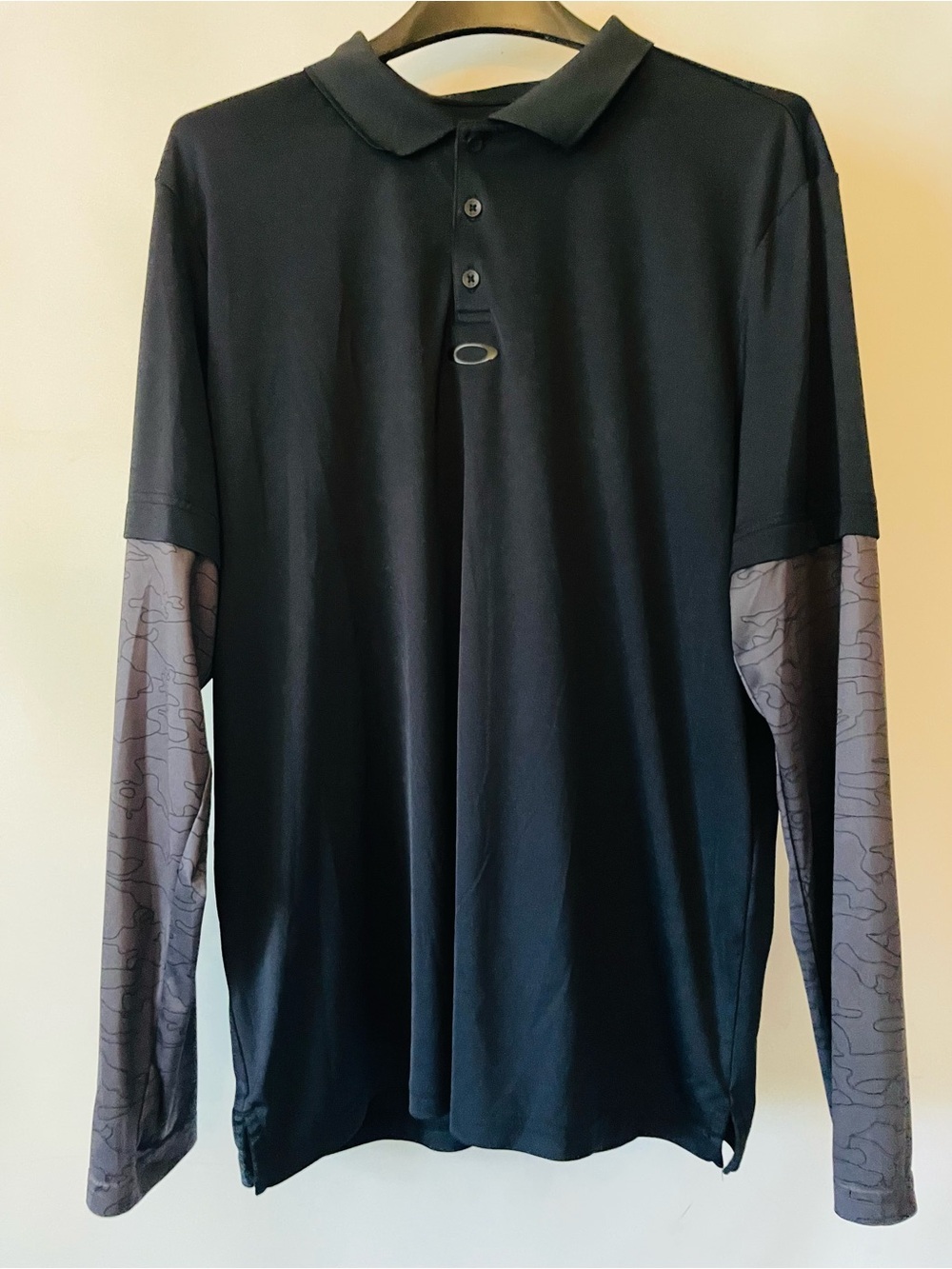 Oakley Black Polo with Gray Patterned Sleeves Size XL